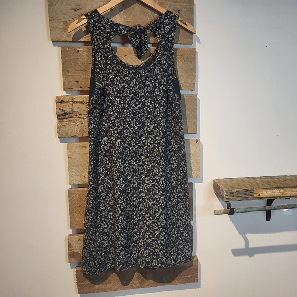 Denver Hayes Floral Sleeveless Dress - Picture 2 of 6